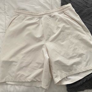 Mens lululemon size L pacebreaker shorts